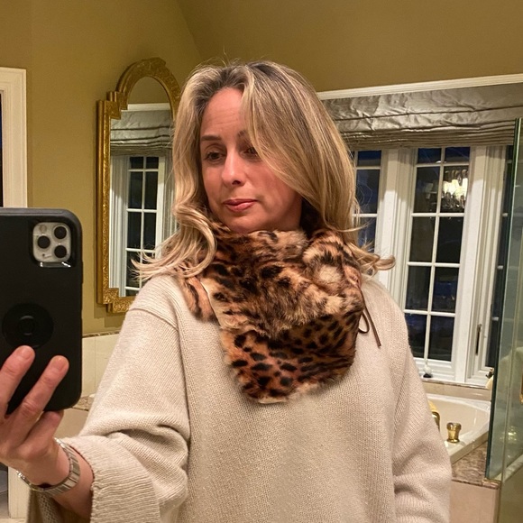 Leopard pattern rabbit fur scarf - Picture 3 of 5